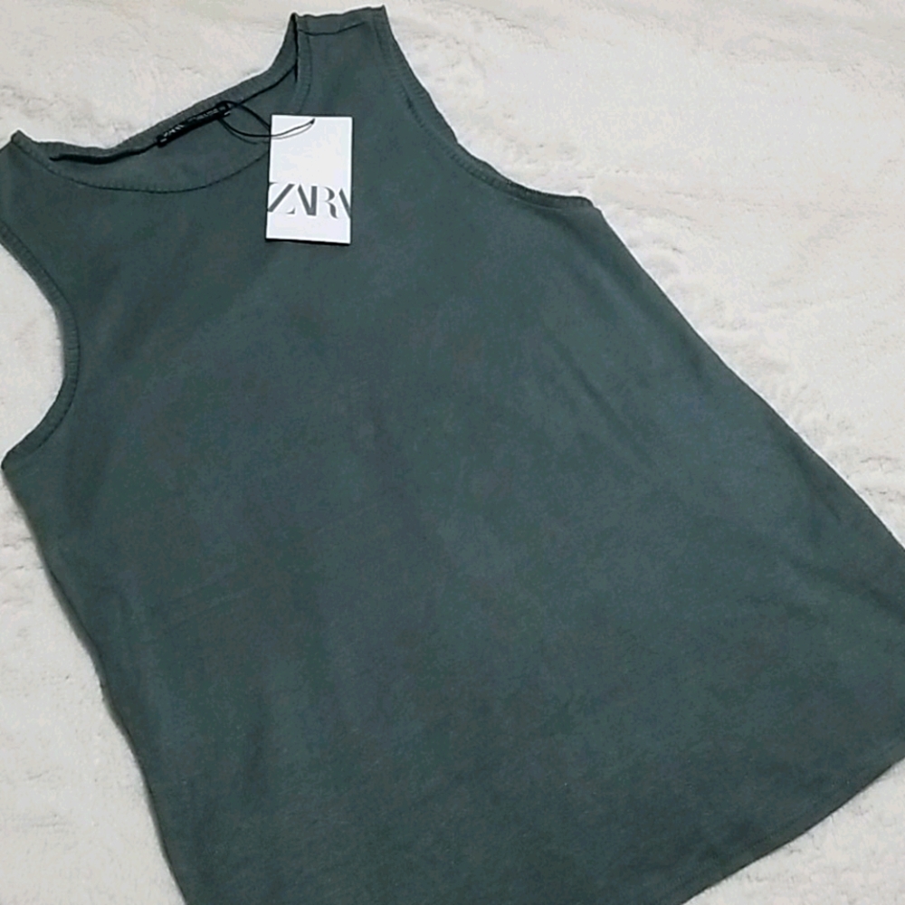 Sleeveless knitted top